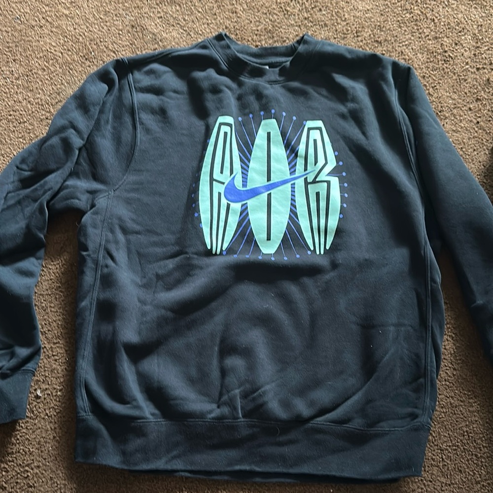 Nike sweatshirt size medium